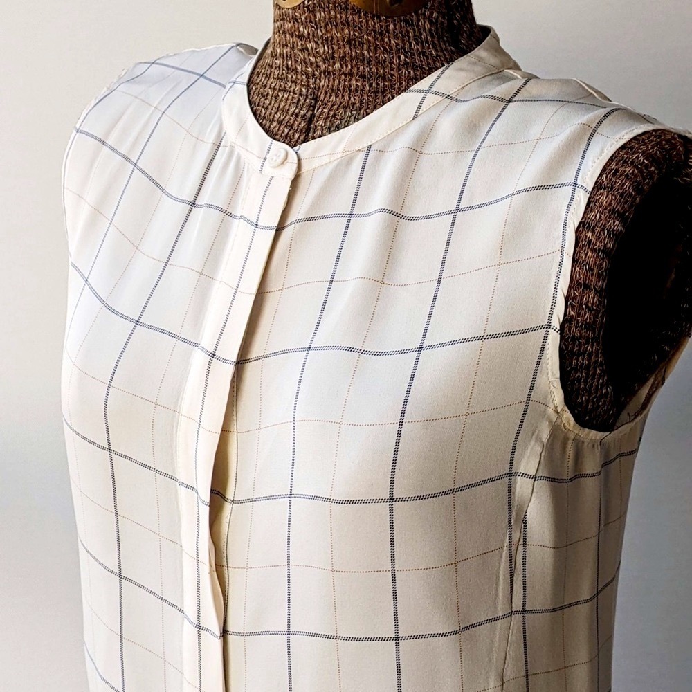 Blouse/Top/tank top. sleeveless, windowpane design silk. Office career small